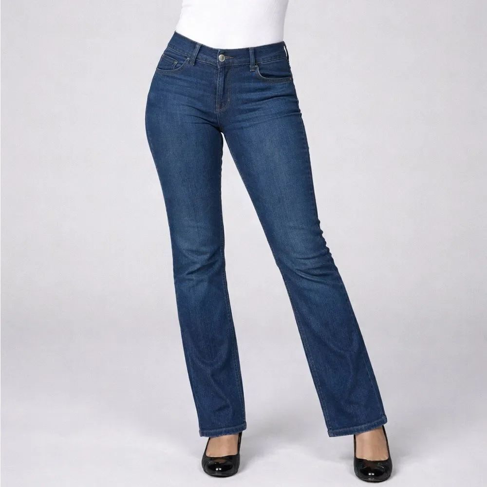 Levi’s Women’s Classic Straight Leg Jeans Size 10 30x29 Medium Wash Mid Rise